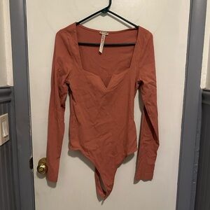 Intimately Free People Stars
Aligned V-Wire long sleeve Bodysuit